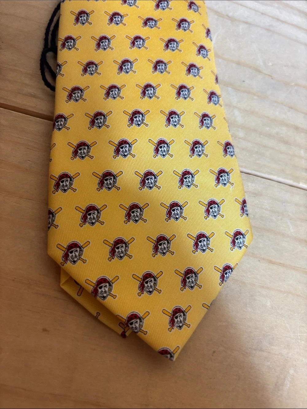 Vineyard Vines Pittsburg Pirates neck tie
